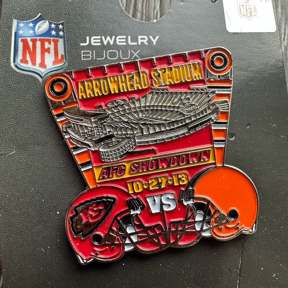 NFL Wincraft Kansas City Chiefs Cleveland Browns 2013 Collectible Pin
